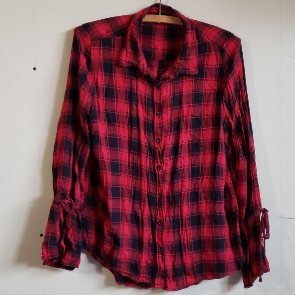 3/$30 black red plaid button down long bell sleeve women's shirt, sz M George